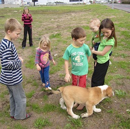 kids and puppy